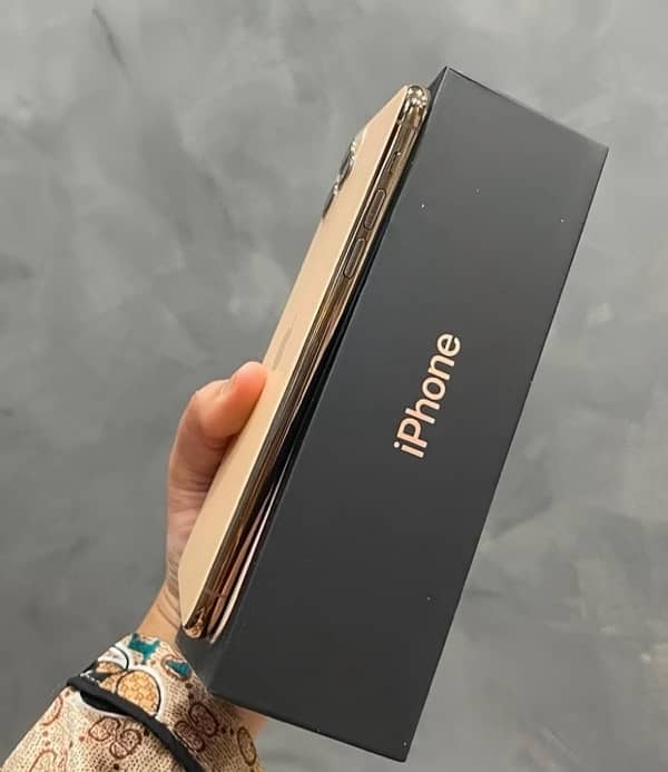 I phone 11 pro Max Factory 512 Gb non PTA 86% Battery Health 1