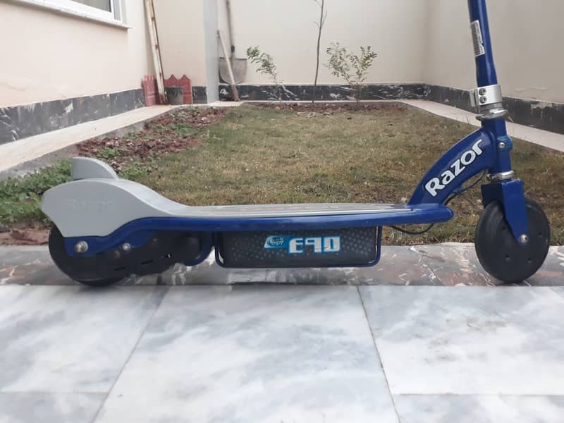 Razor E90 Electric Scootie 6