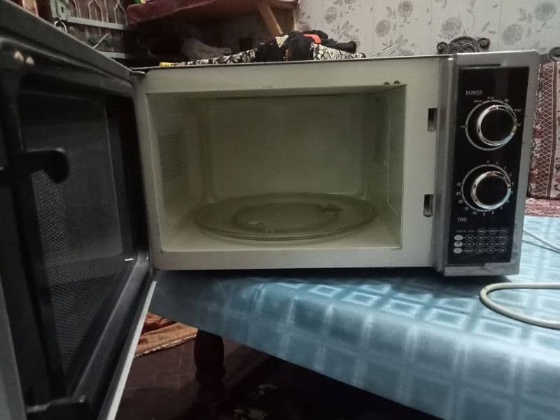 Dawlance Microwave oven 4