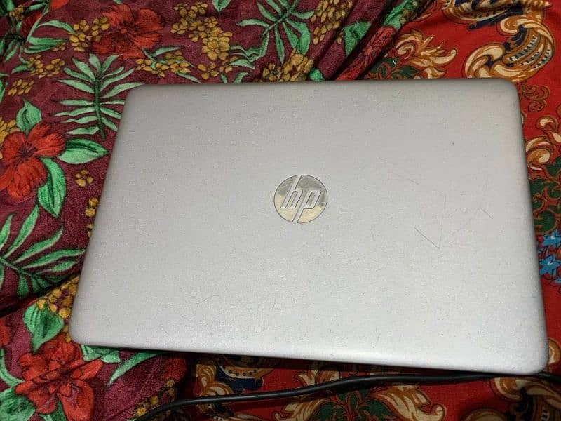 Hp laptop core i5 generation six ram8 ssd had 256 2