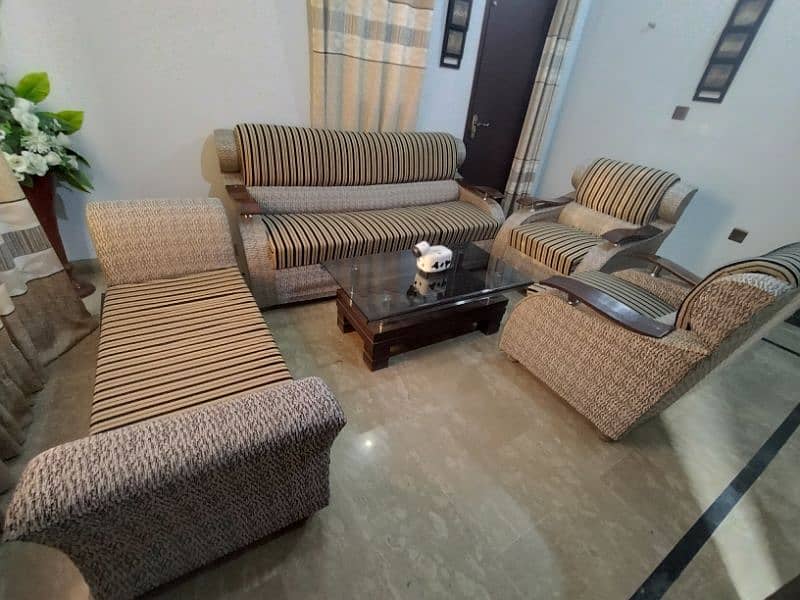 Italian style sofa with table condition 10/9 4