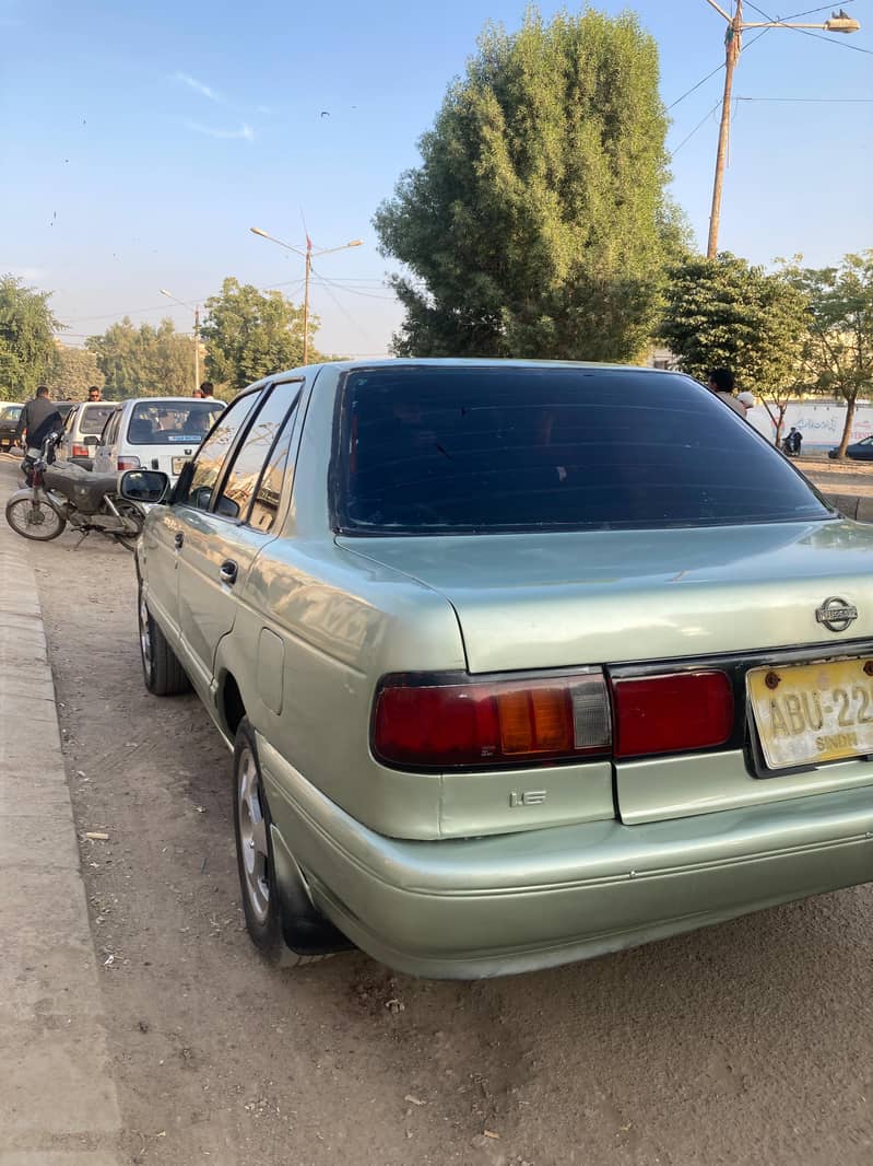 Nissan Sunny 1993 5