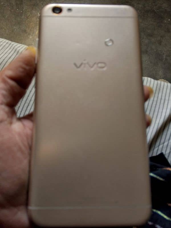 Vivo Y53 Official Pta Approved 3/64 GB Urgent Sale: 4