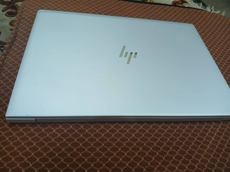 Hp Elitebook folio 1040 G4 i7 V pro 7th gen. with new logo 3