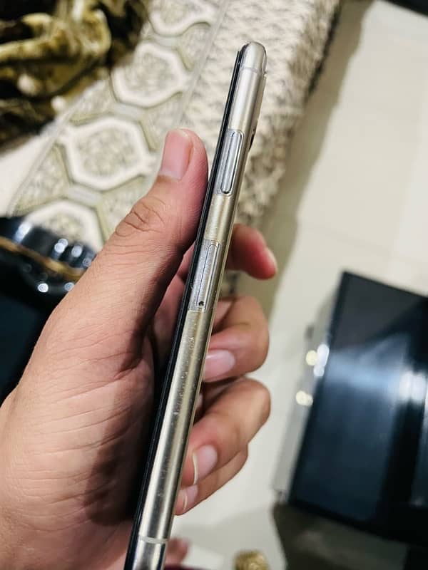 IPhone X | 64GB | PTA 2