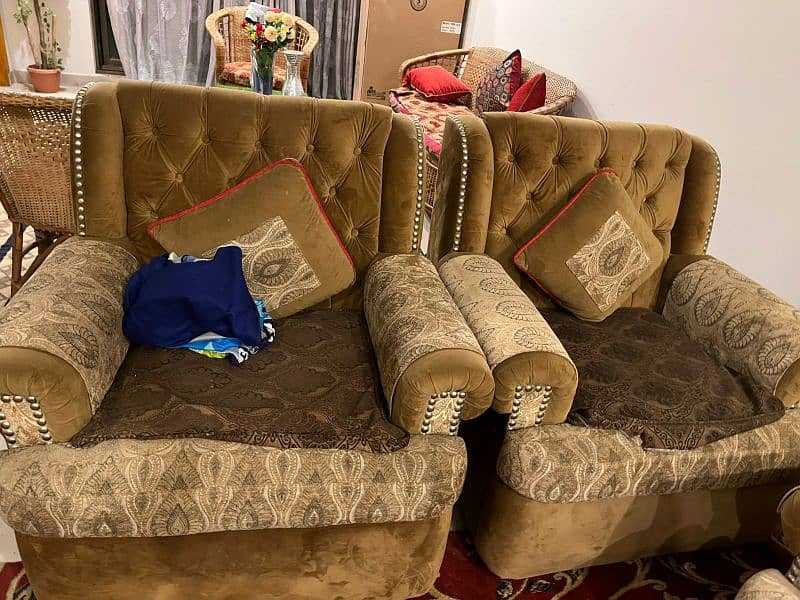 7 seater sofa set with 9/10 condition 2