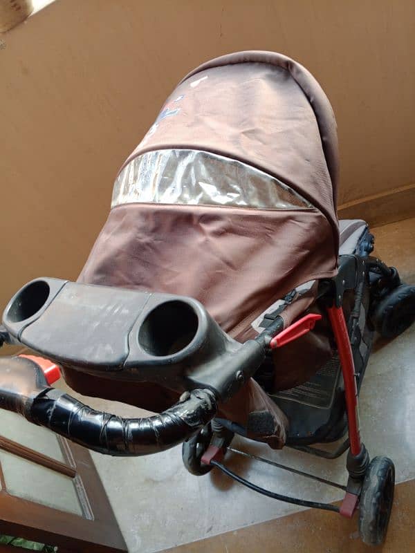 IMPORTED AS NEW VASPER PRAM BOUGHT FROM DUBAI 10/10 CONDITION 4