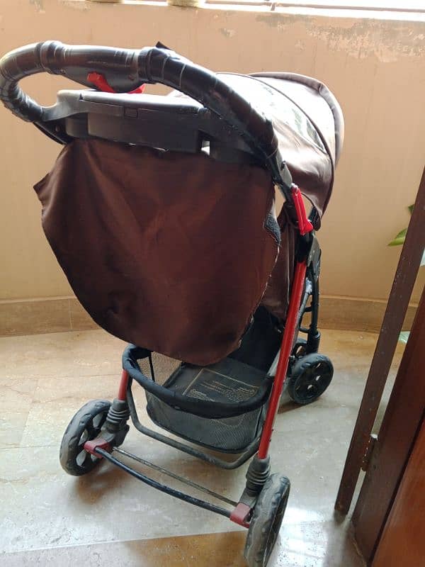 IMPORTED AS NEW VASPER PRAM BOUGHT FROM DUBAI 10/10 CONDITION 5