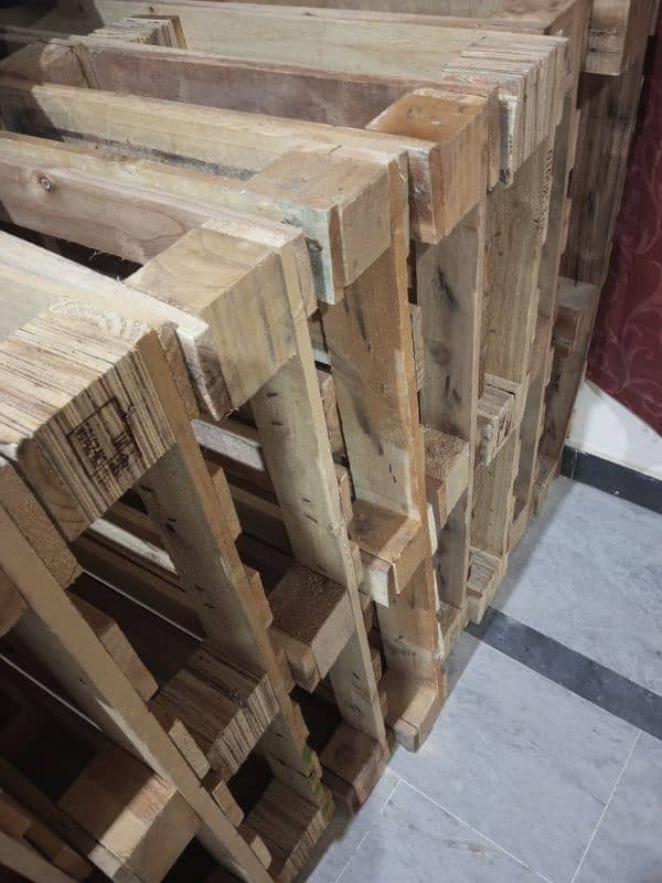 Wooden pallets 4*5 size 1