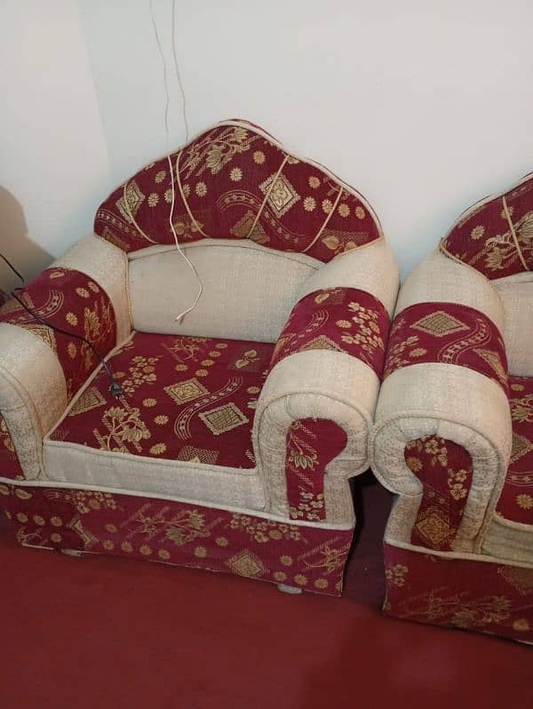 5 seater sofa set achi halat mai hai 3