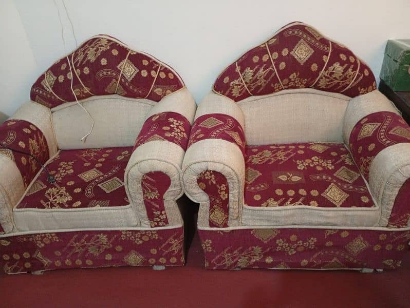 5 seater sofa set achi halat mai hai 5