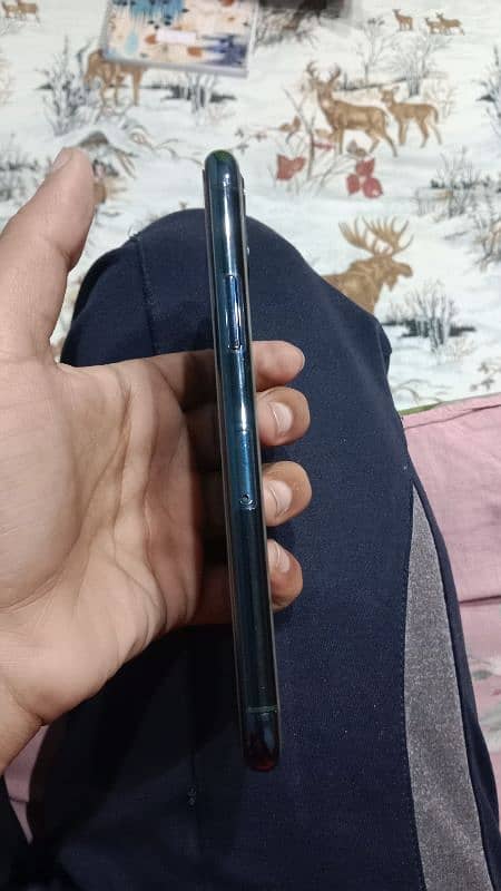 i phone 11 pro (non PTA ) 1