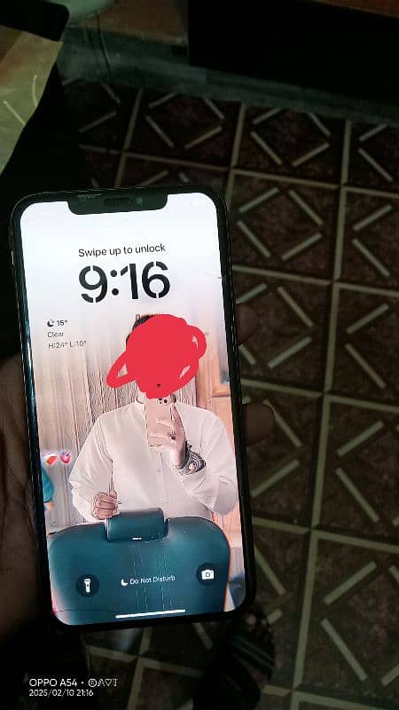 one hand use I phone xs max I phone XS Max 64 gb 03490454759 Whatsapp 6