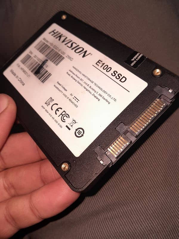 SSD 256GB  E100 2.5 Sata 6GB/s 3