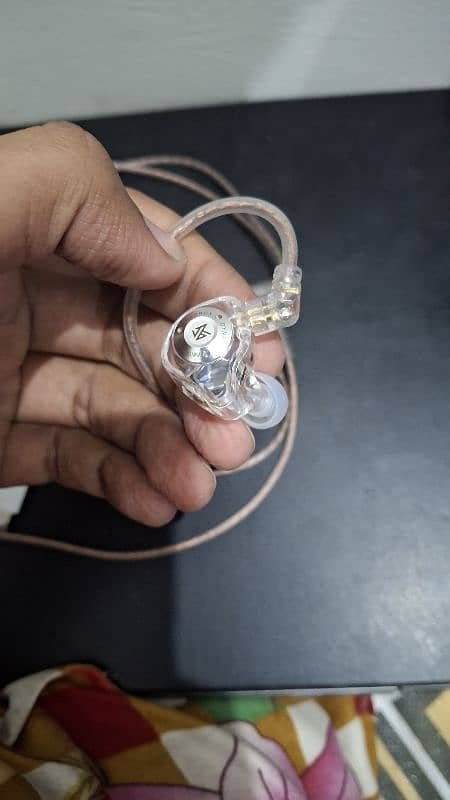 KZ EDX Pro X IEMs with mic 1