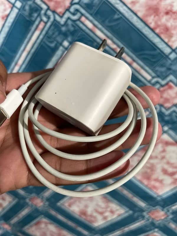 Iphone charger supports upto 14pro max 2