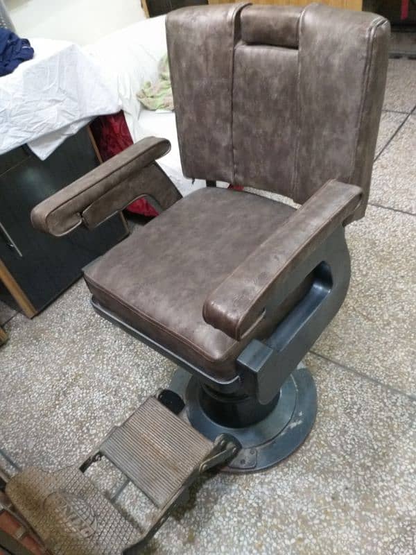 Saloon Chairs & Wax Facial bed & cabinet 4