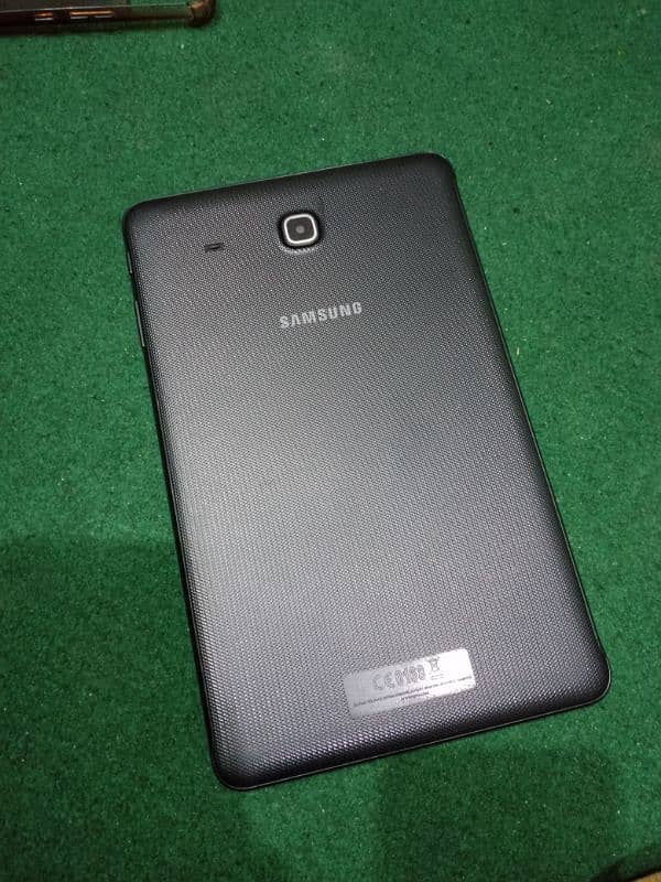 Samsung Galaxy tab E SM-T560 1