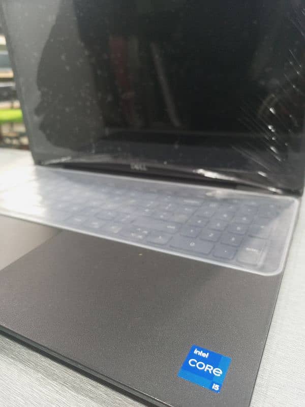 DELL LATITUDE 3520: i5 11th GEN 1