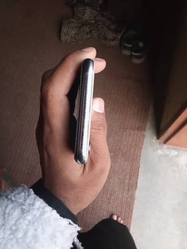 iphone x 10/10 4month sim time available exchange possible 1