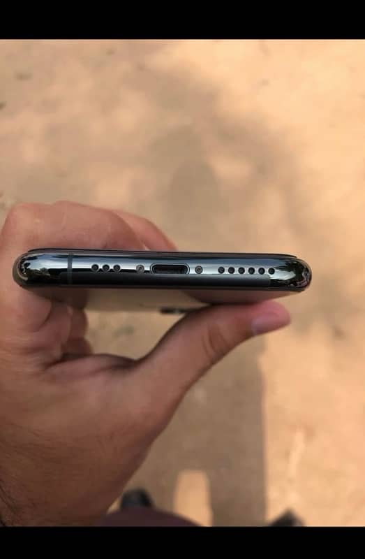 iphone 11 pro 256 gb non pta 10/10 price negotiable 1