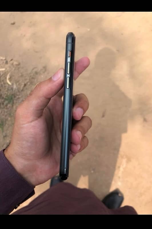 iphone 11 pro 256 gb non pta 10/10 price negotiable 3