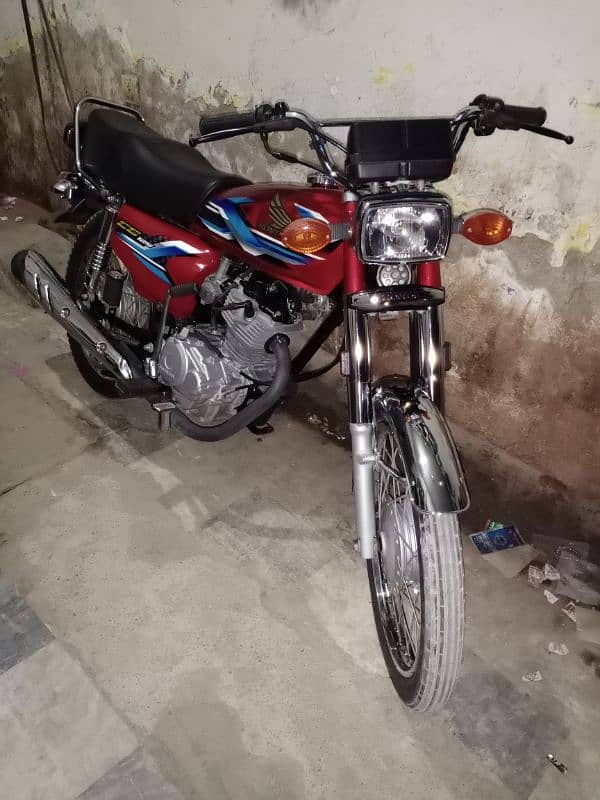 Asalamoalaikum I m selling my Honda Cg 125 2024 6 month good condition 1