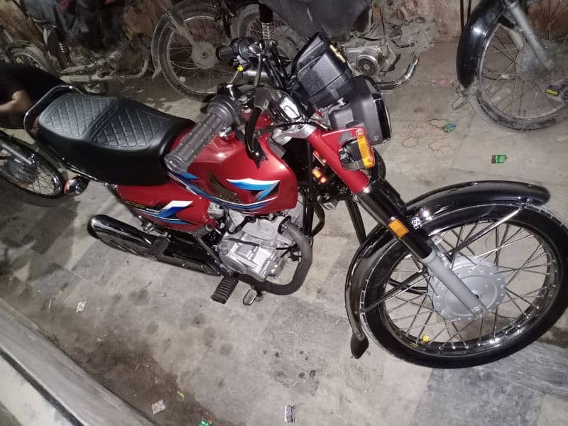 Asalamoalaikum I m selling my Honda Cg 125 2024 6 month good condition 4