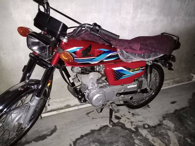 Asalamoalaikum I m selling my Honda Cg 125 2024 6 month good condition 6