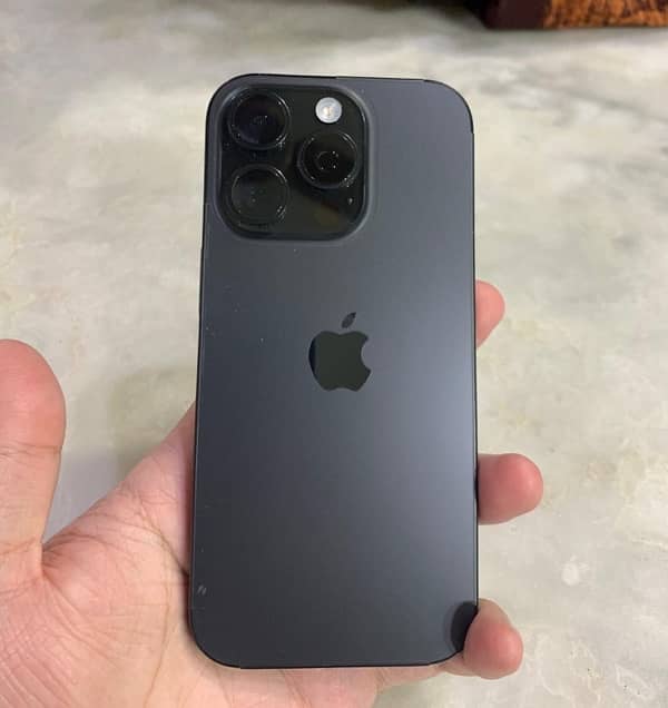 apple iphone 16 pro 0