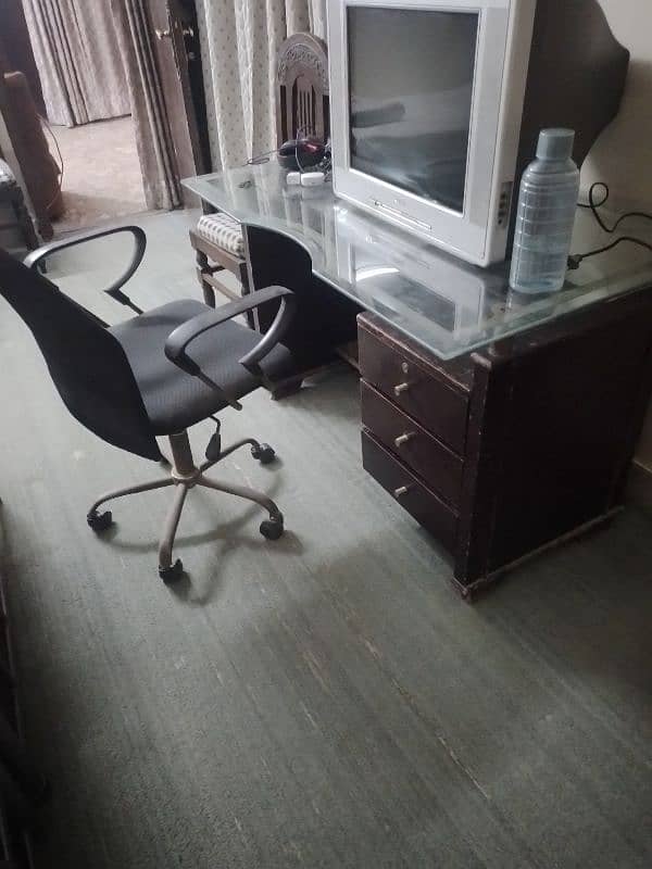 office table and chair 0