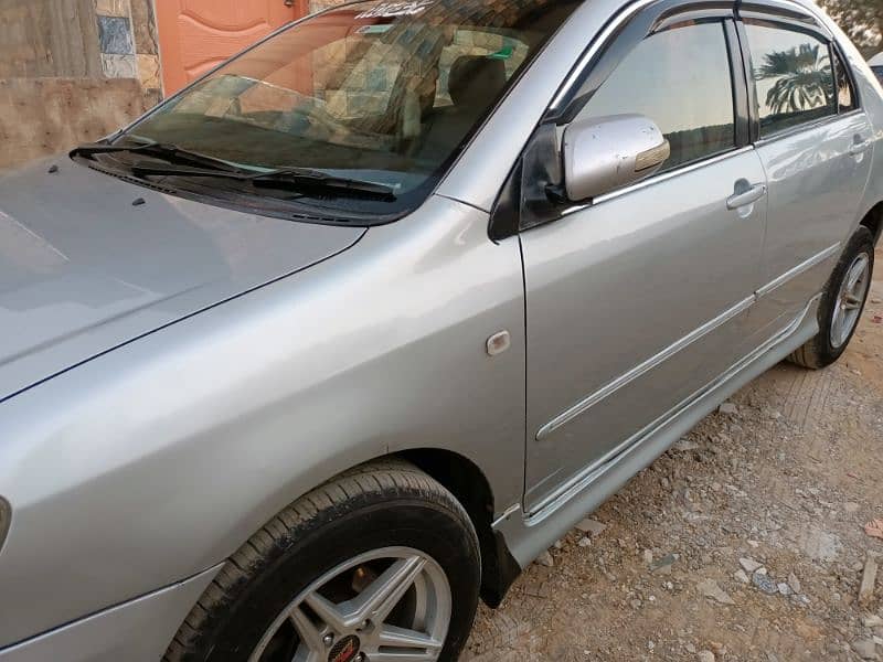 Toyota Corolla SE Saloon 2004 3