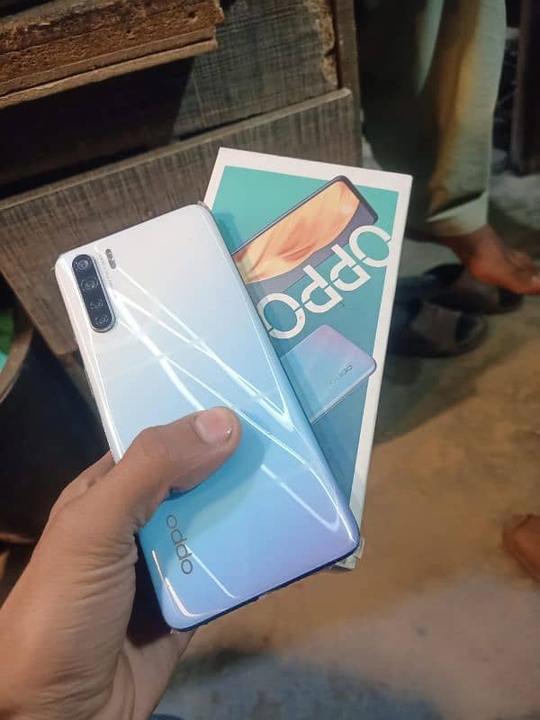 oppo F15  8 128 4