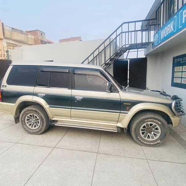 Mitsubishi Pajero 1993 6