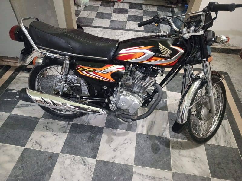 Black Honda CG 125 0