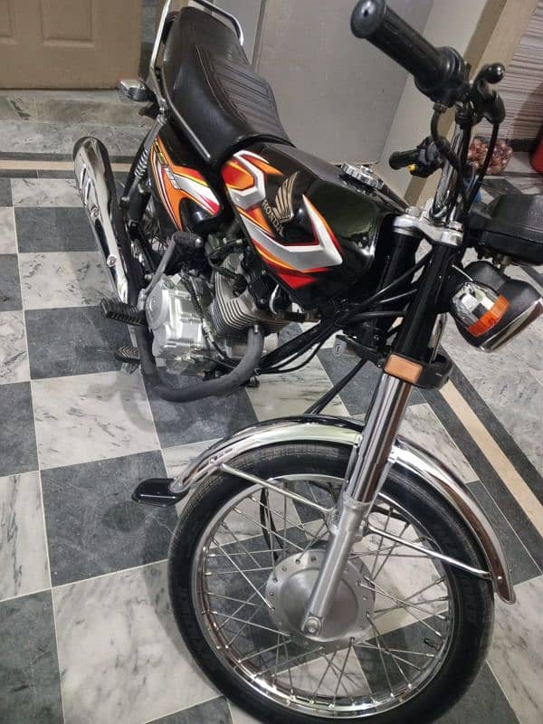 Black Honda CG 125 2