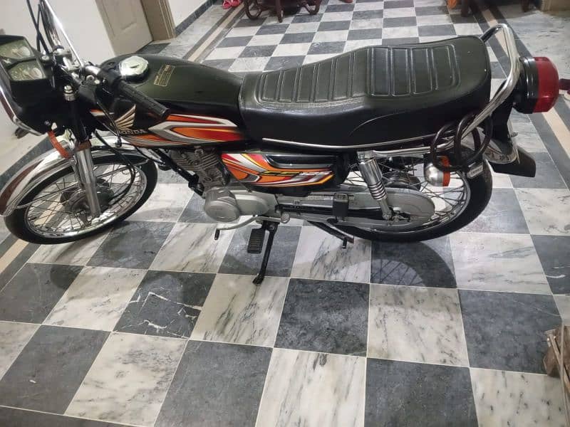 Black Honda CG 125 3