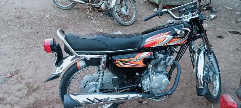 Black Honda CG 125 13