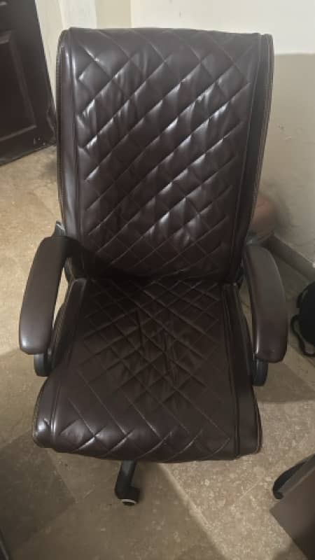 Movable office Chair with life time warranty of base. 0