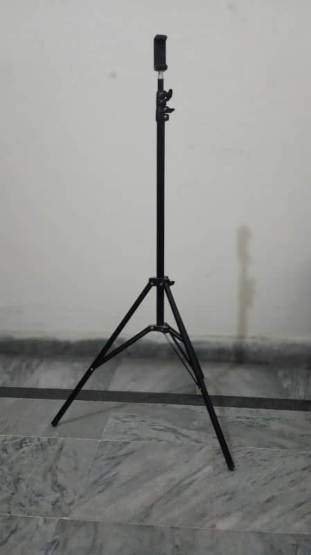 Aluminium tripod 7ft 10/10 condition 1