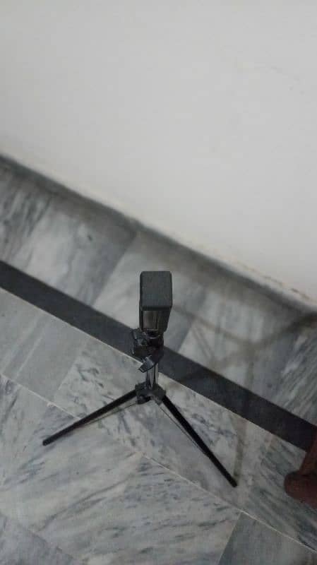 Aluminium tripod 7ft 10/10 condition 4