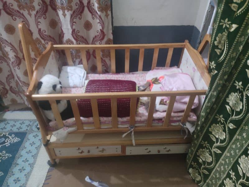 Baby cot in good condition 2