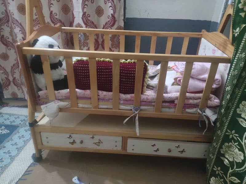 Baby cot in good condition 4