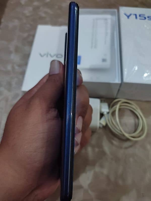 vivo y15s with box vooc charge 3gb/32gb 8