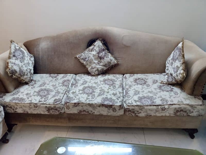 "Transform Your Living Room with a Stylish 5-Seater Sofa Set 1