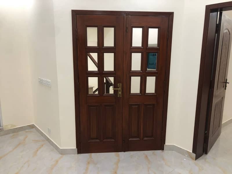 10 Marla Modern Design House For Rent In DHA Phase 4 Block-EE Lahore. 3