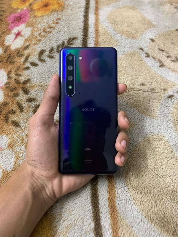 Sharp Aquos R5G 1