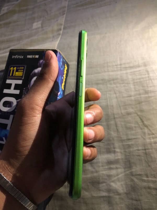 Infinix hote 12 10 by 10 4/64 with box charging03019705352 malik ahmad 3