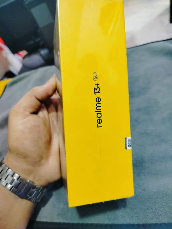 Box pack Realme 13+ 5g 1