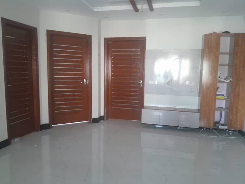 BRAND LOWER PORTION OF 8 MARLA HOUSE WITH UPPER PORTION IS LOCKED AVAILABLE FOR RENT 5